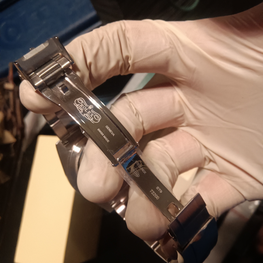 Silver and white Stainless Steel explorer Watch with box - Picture 7 of 8